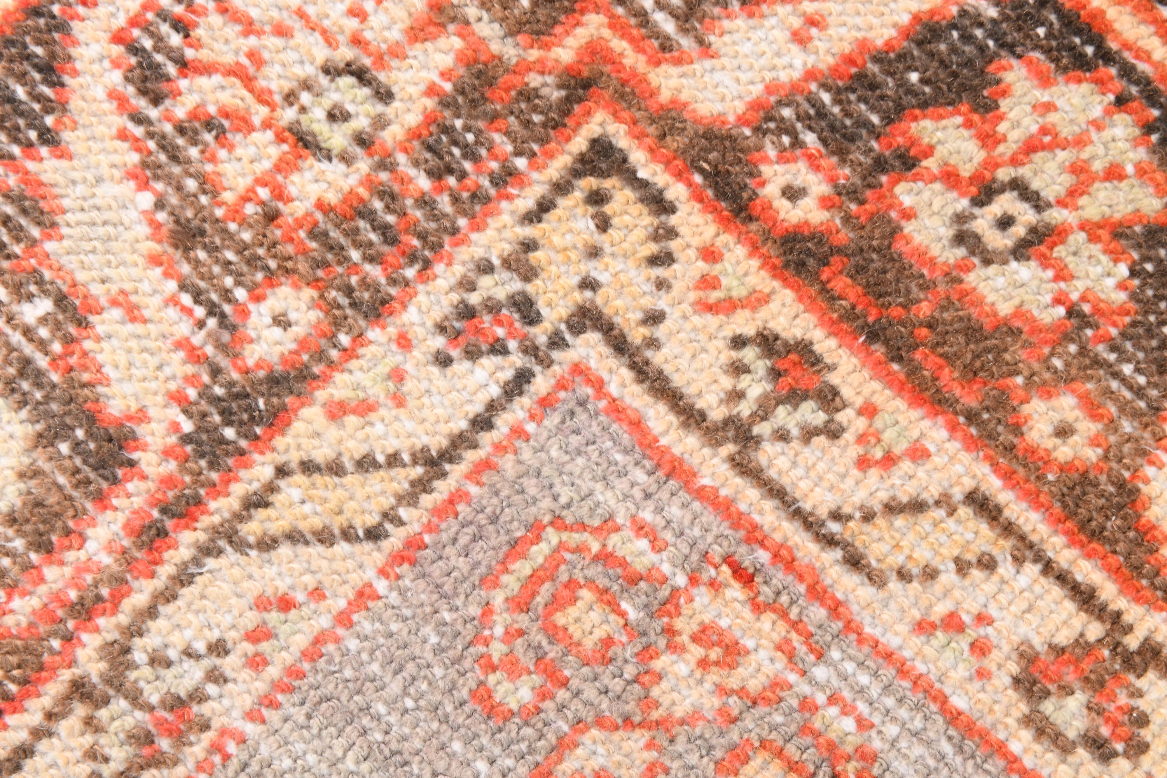 Tapis vintage à motifs orientaux rouge et crème