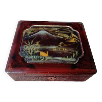 Jewelry box/box in burgundy lacquered wood with Mount Fuji decoration