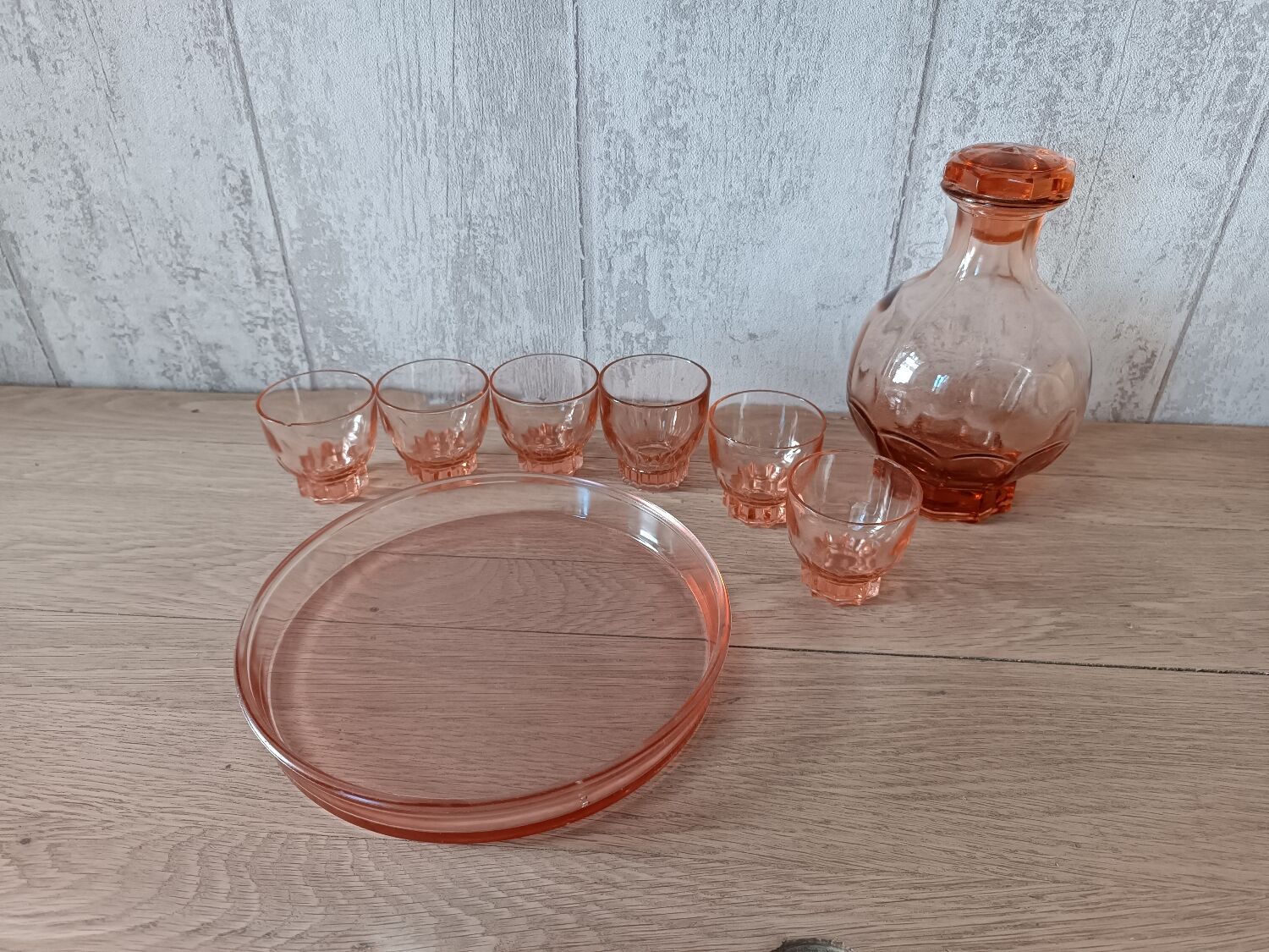 Complete liqueur service in rosaline