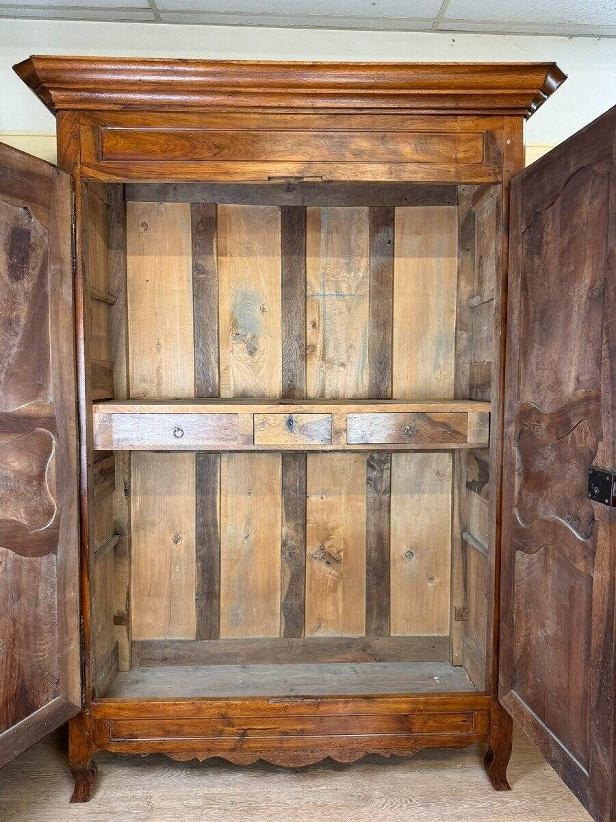Armoury Lxv (17th Century) in Solid Walnut