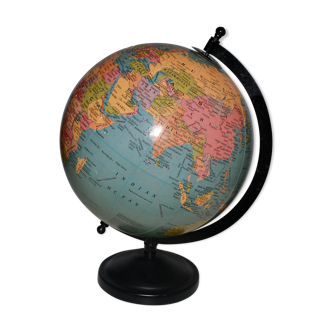 Globe terrestre en bois