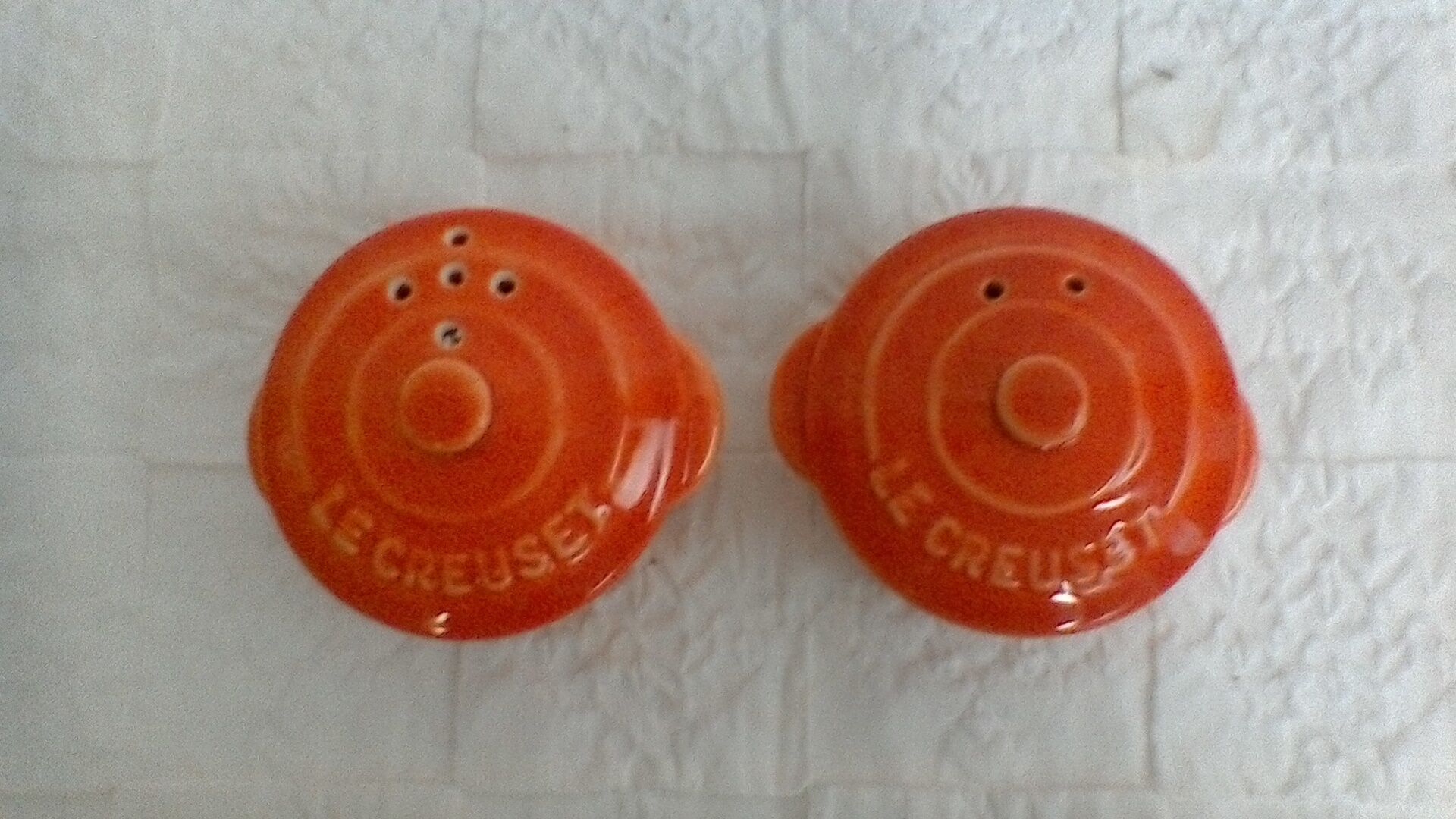 Salt and pepper pot, Le Creuset