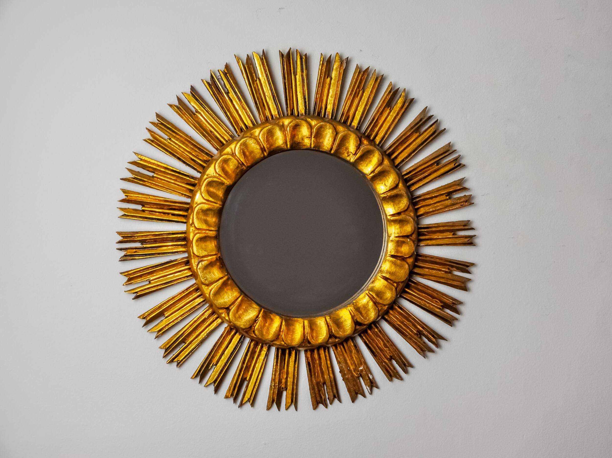 Miroir soleil en bois dorée, mid century, 54cm