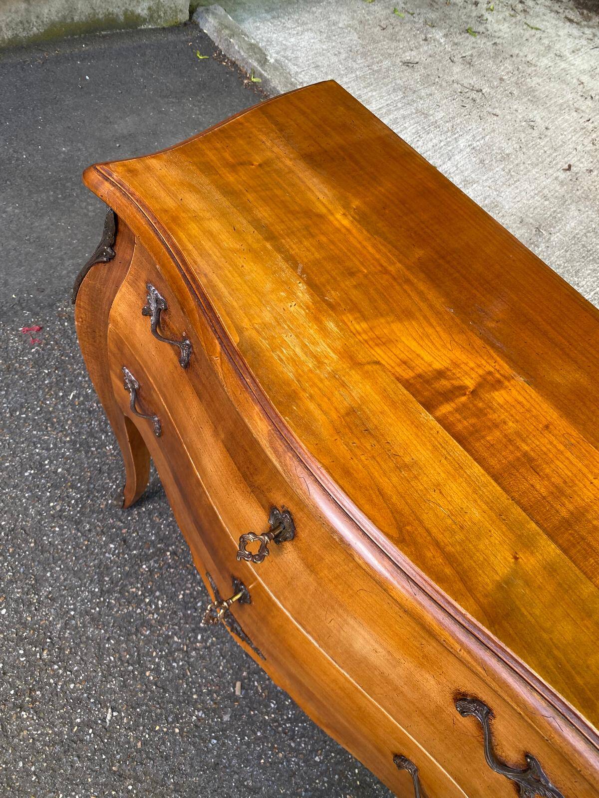 Vintage Louis XV commode in light solid wood, France 1920.