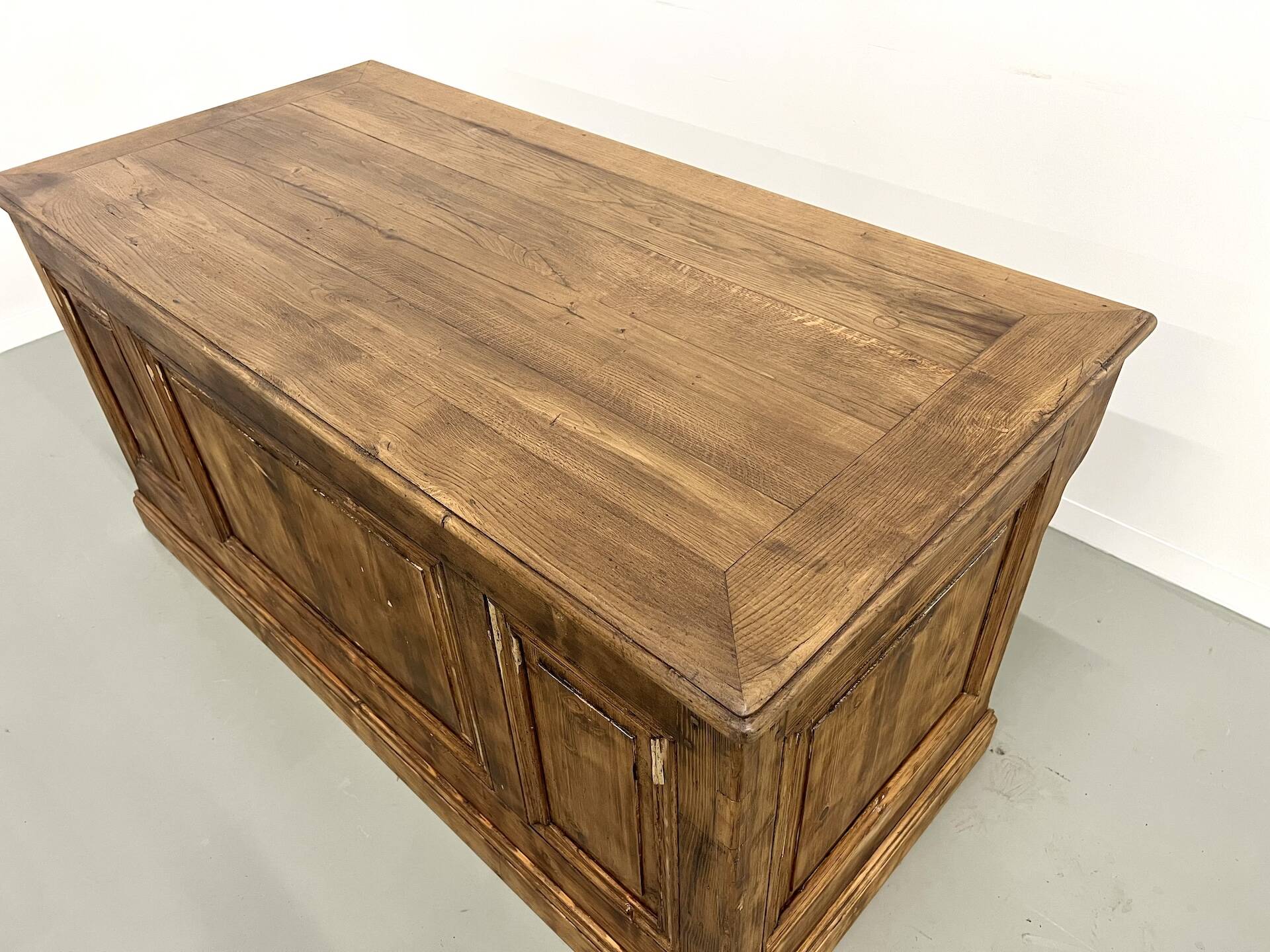 Comptoir de commerce des années 1900