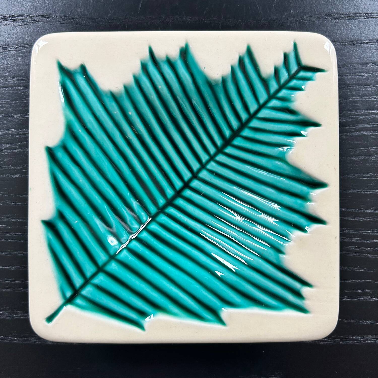 Butter dish and leaf decor knife