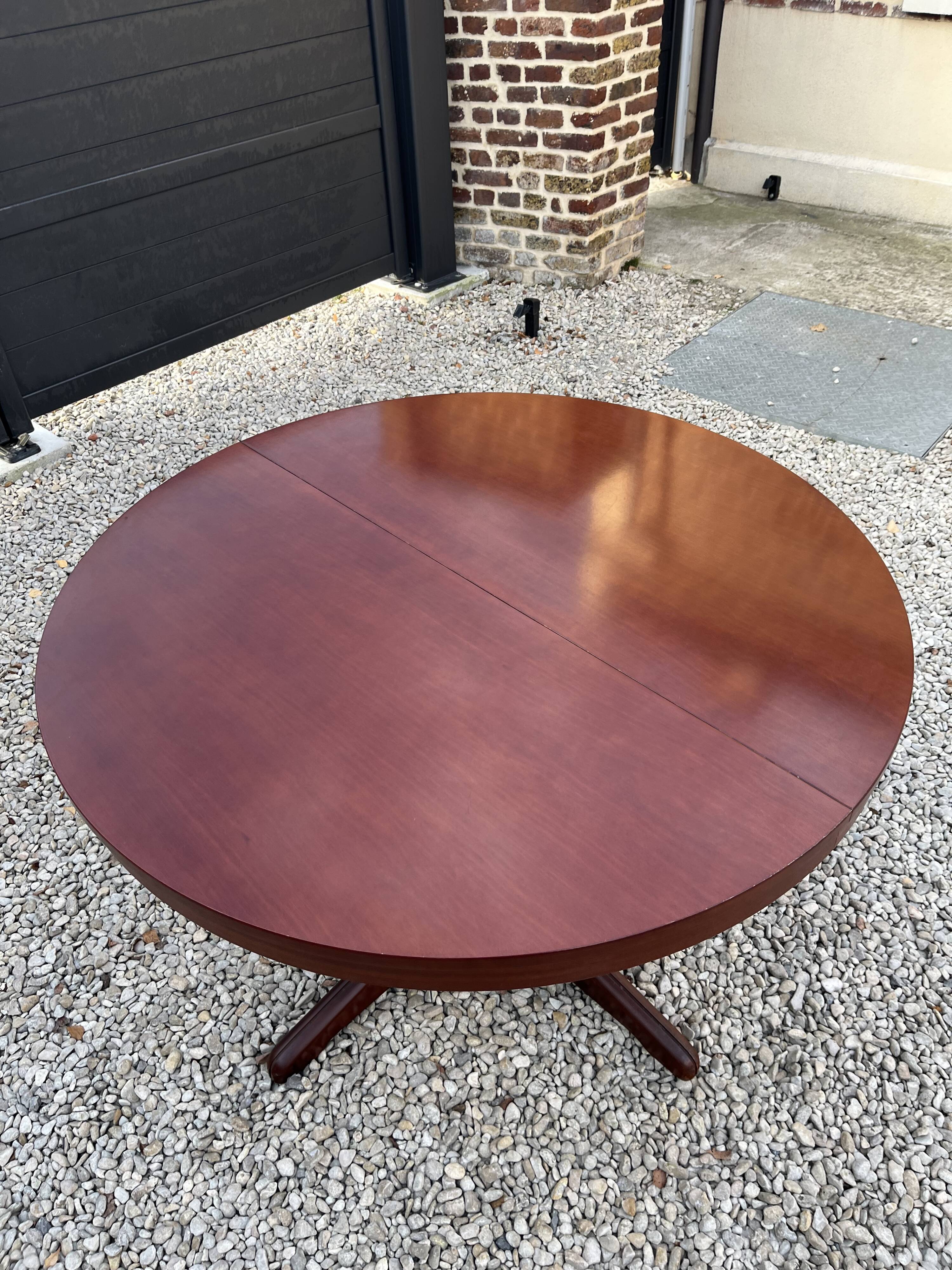 Baumann oval dining table