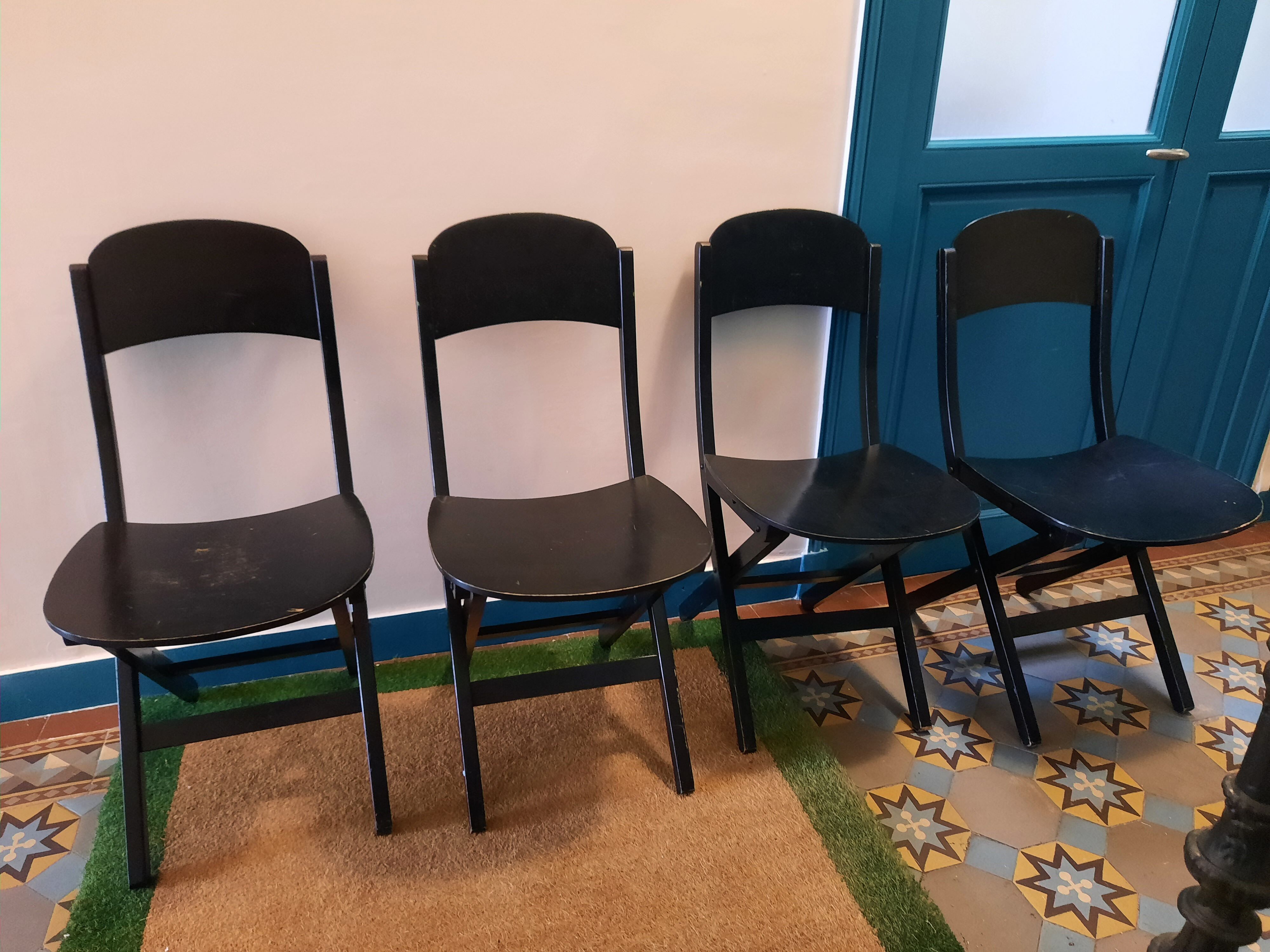 4 folding chairs