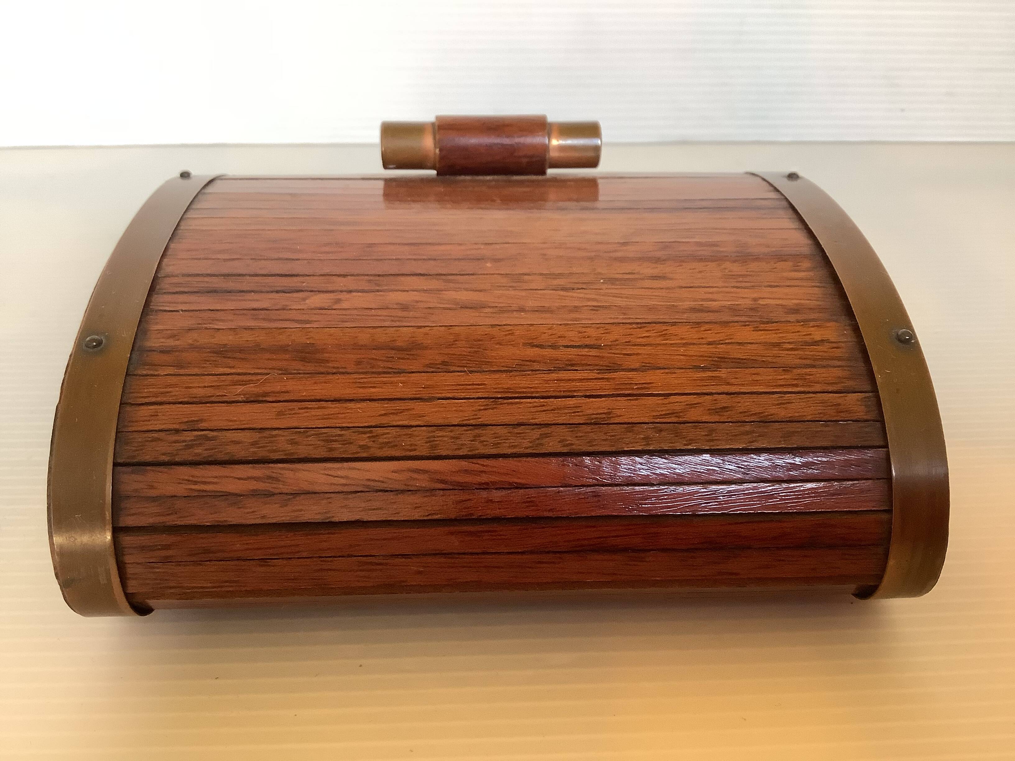 Old wooden box roller shutter roller curtain