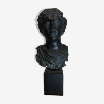 Statue bust roman woman