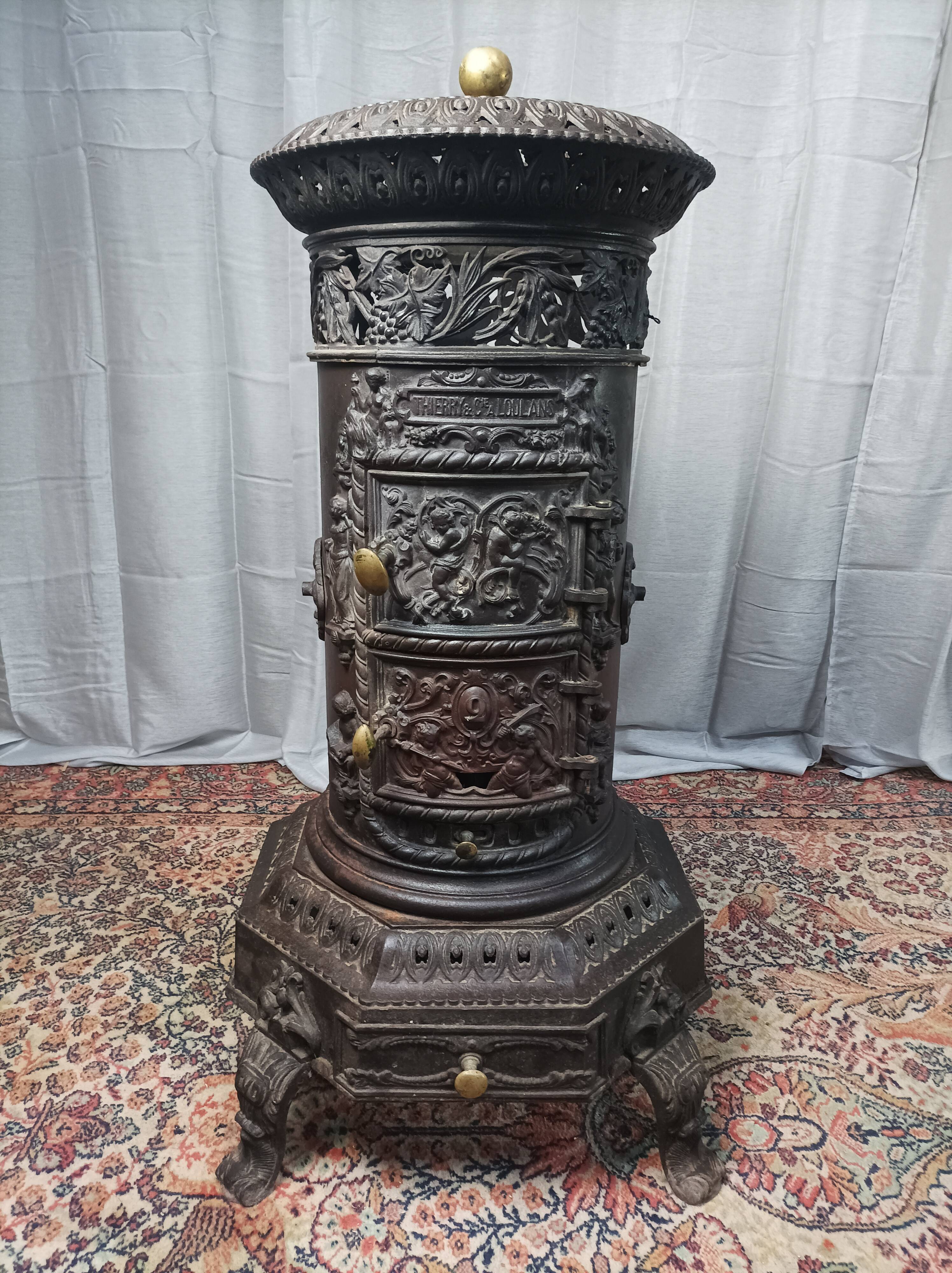 Ancien poêle à bois renaissance en fonte thierry & cie a loulans | Selency