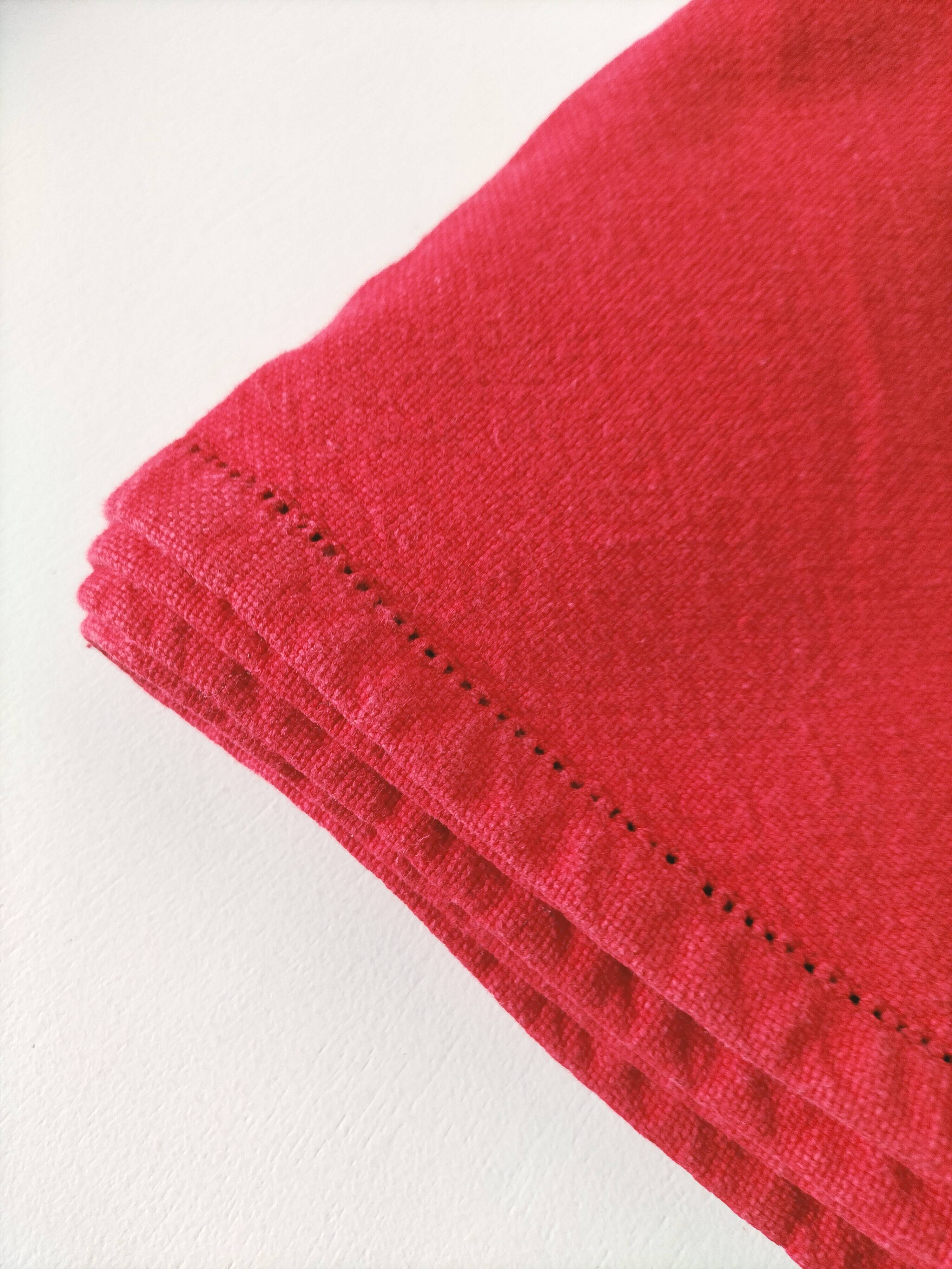 Red Basque tablecloth + 8 emerald green embroidered napkins