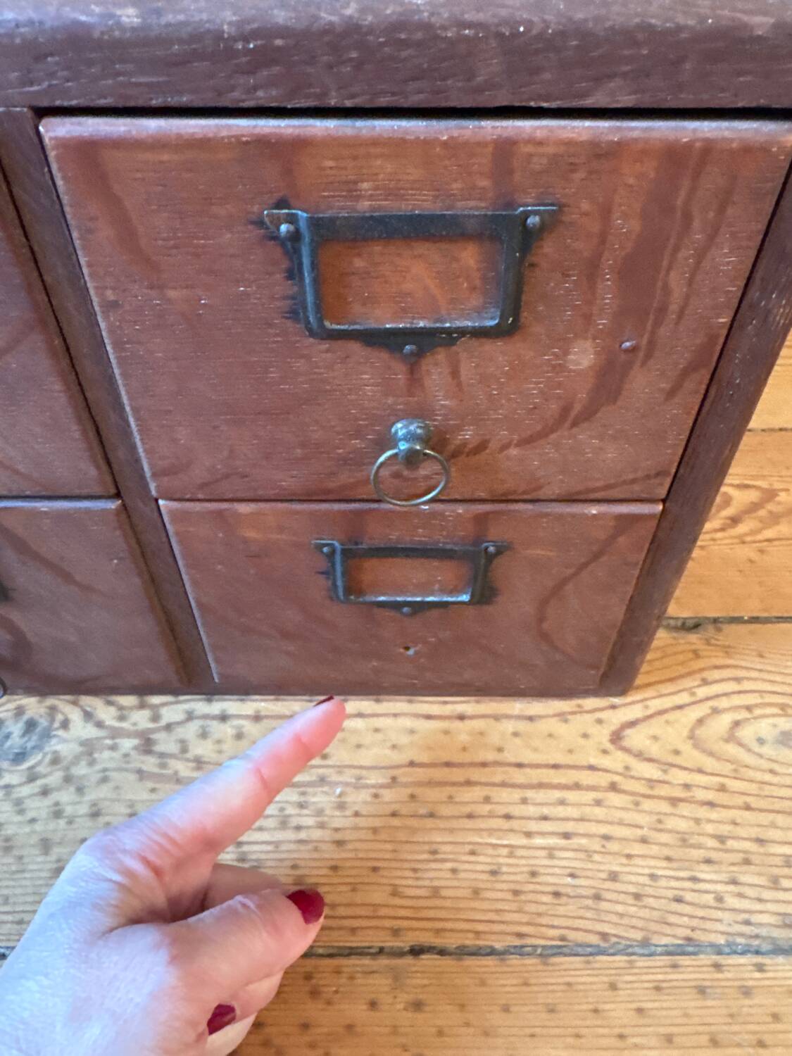 Small 4-drawer cabinet