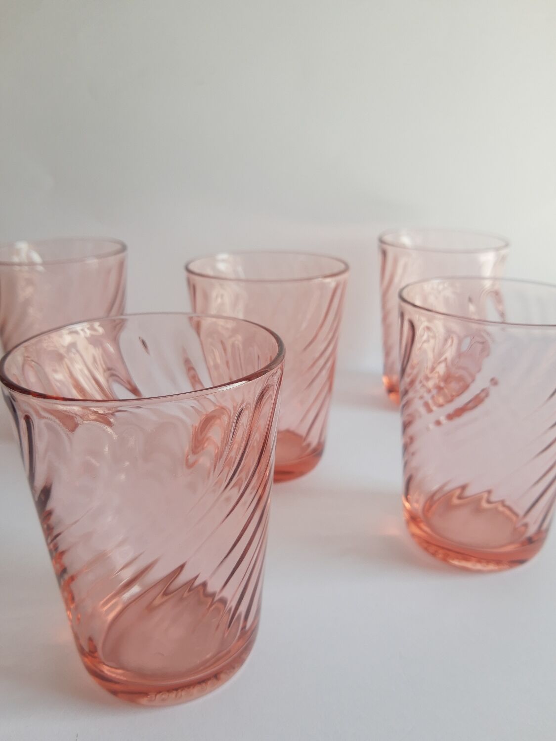 Set of 5 vintage rosaline twisted water glasses