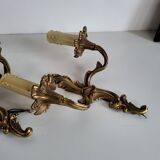Ancienne paire d'appliques en métal doré style Louis XV - 2 lumières