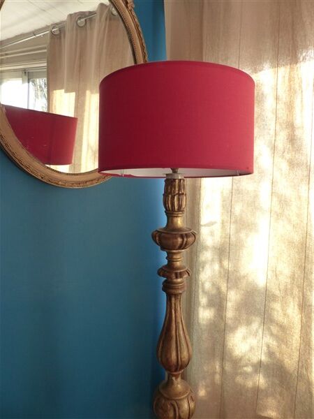 Venetian style lamp in golden wood