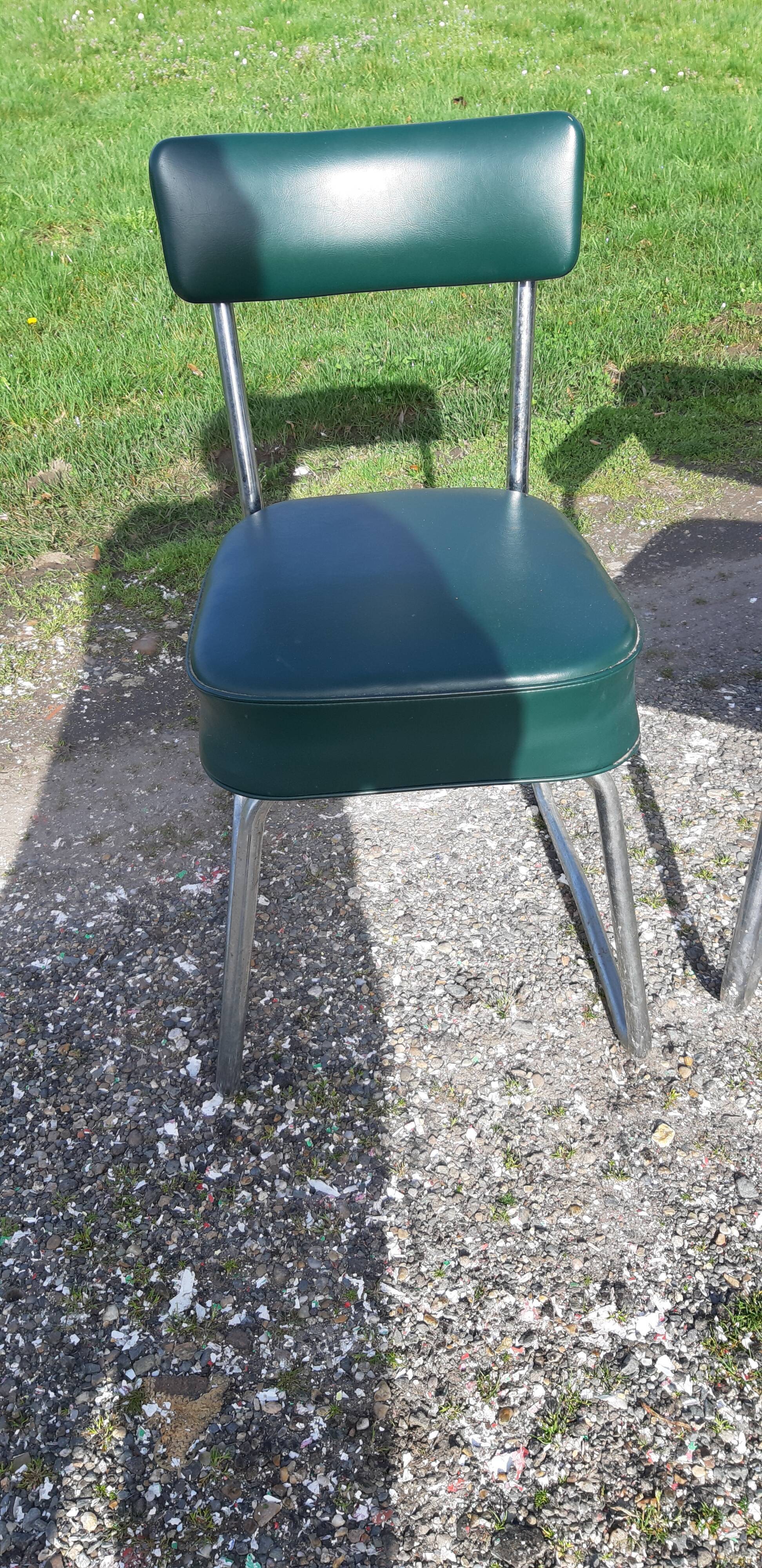 1 Chair and 2 Pullman Chairs