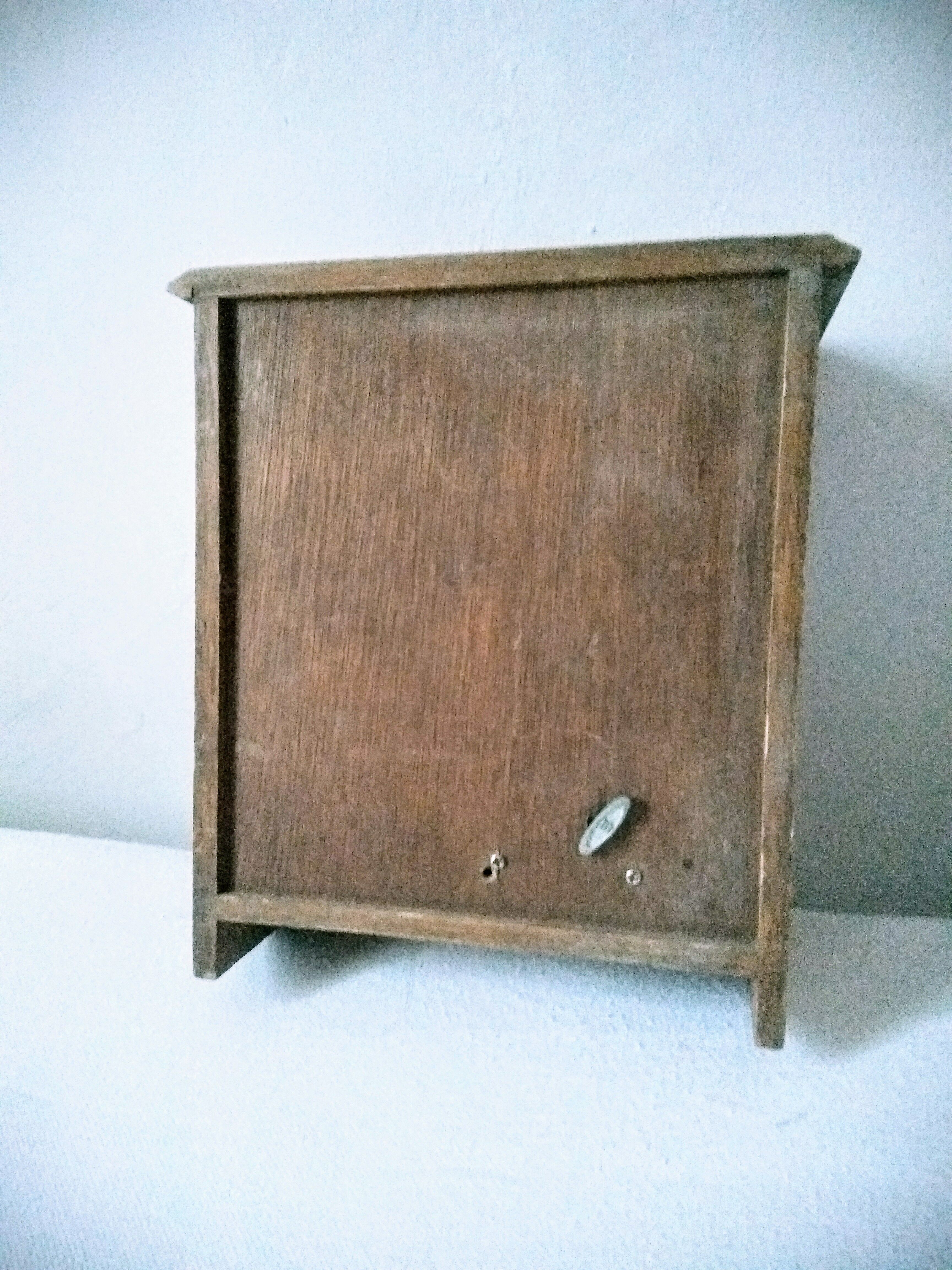 Musical jewelry cabinet