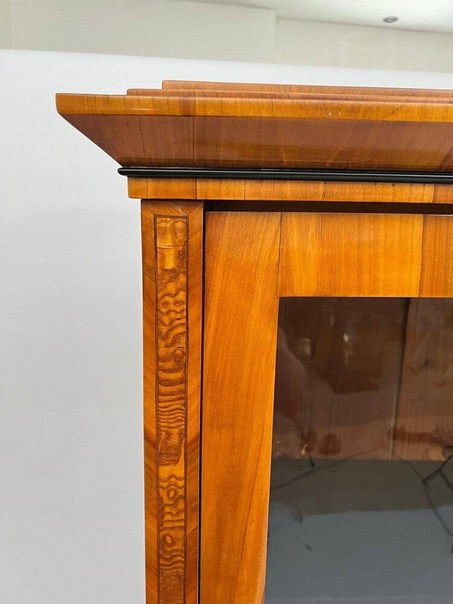 Biedermeier Display Cabinet in Cherry Veneer, Ash Burl, Austria, 1820s