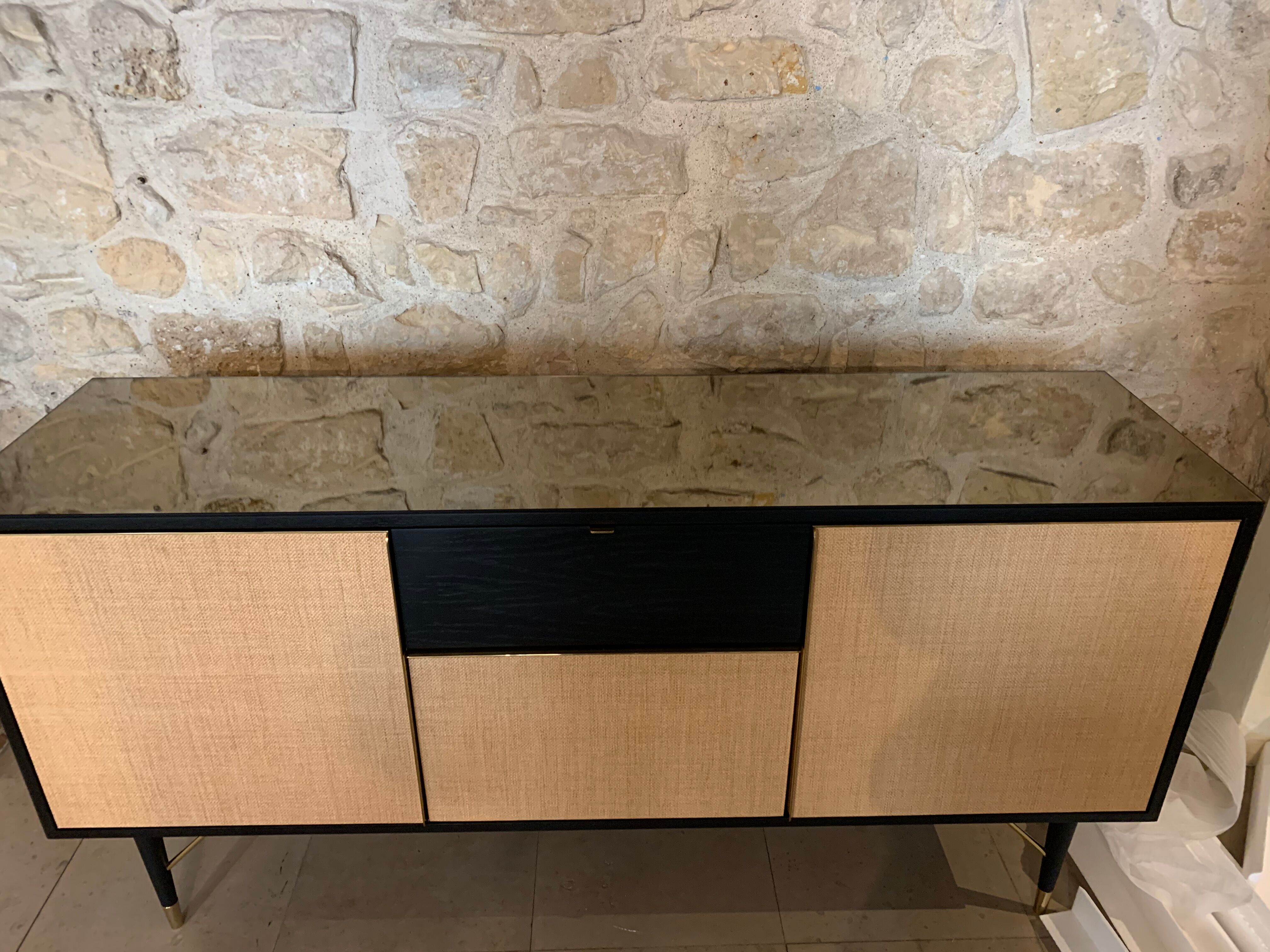 Black mirror enfilade in natural fiber