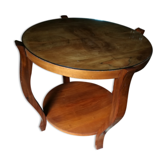 Round lounge table in blond wood