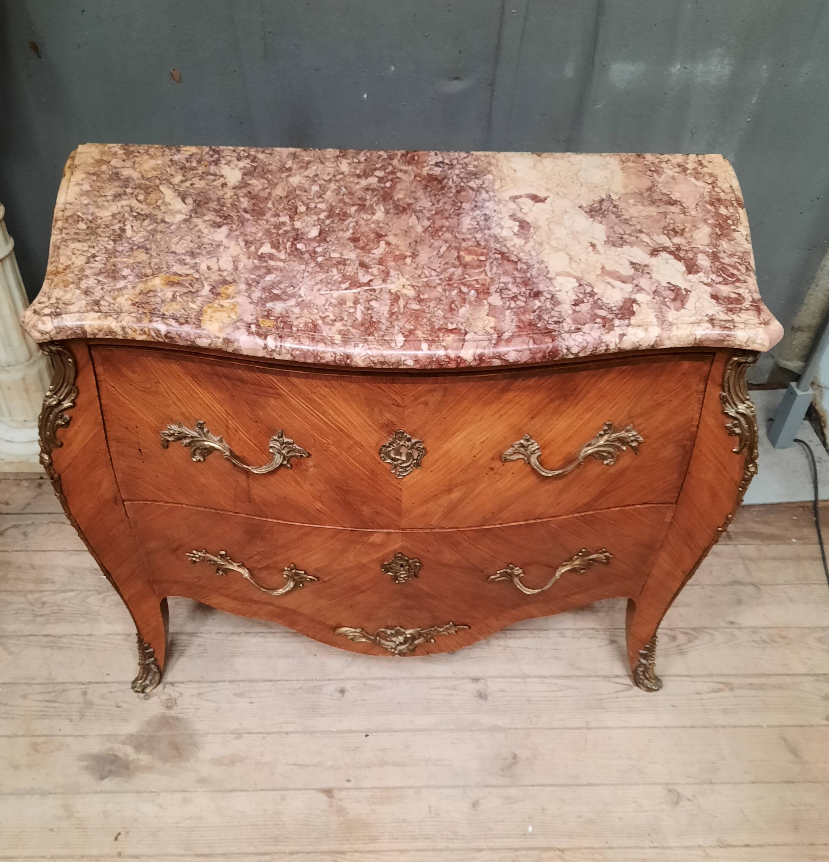 Louis XV style chest of drawers in veneer