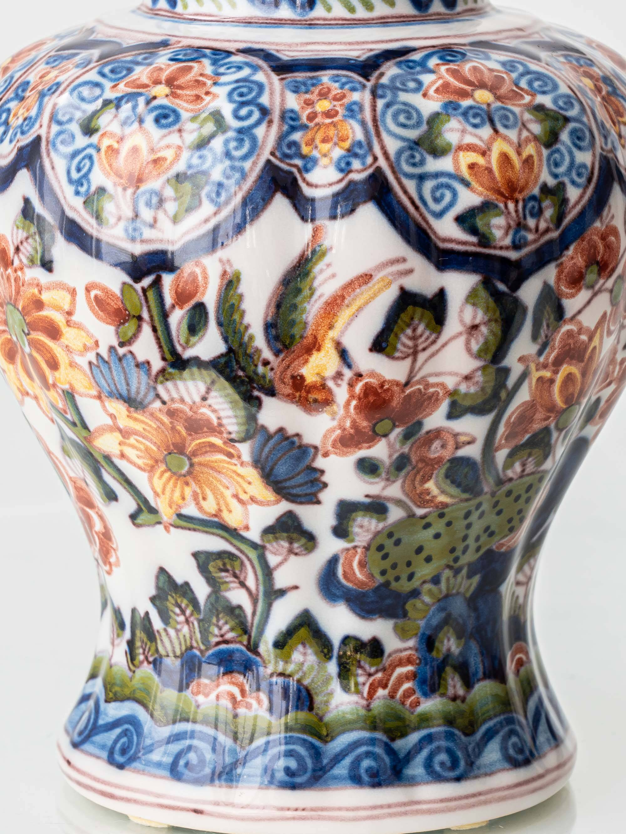 Dutch chinoiserie table lamp in polychrome Delftware, Makkum, with a new coral silk shade