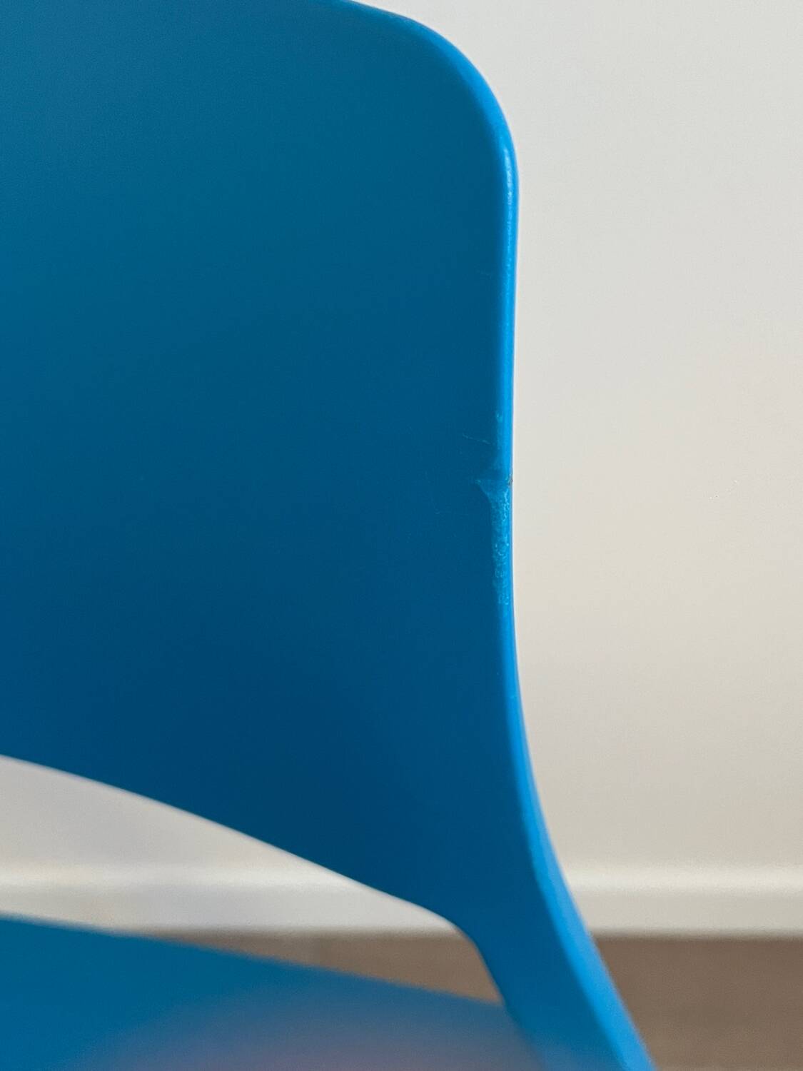 Vitra chair tip tone