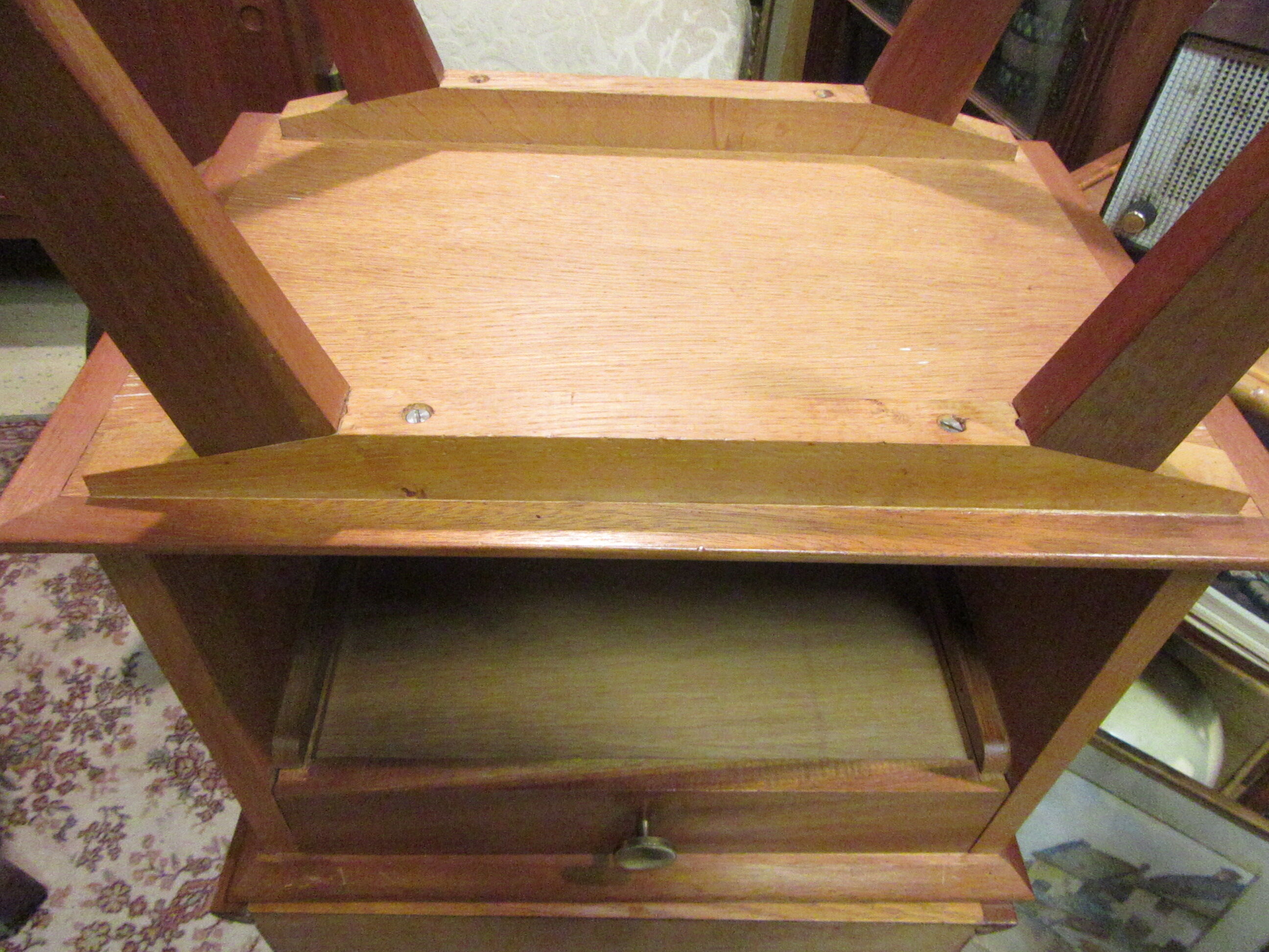 Pair nightstands vintage