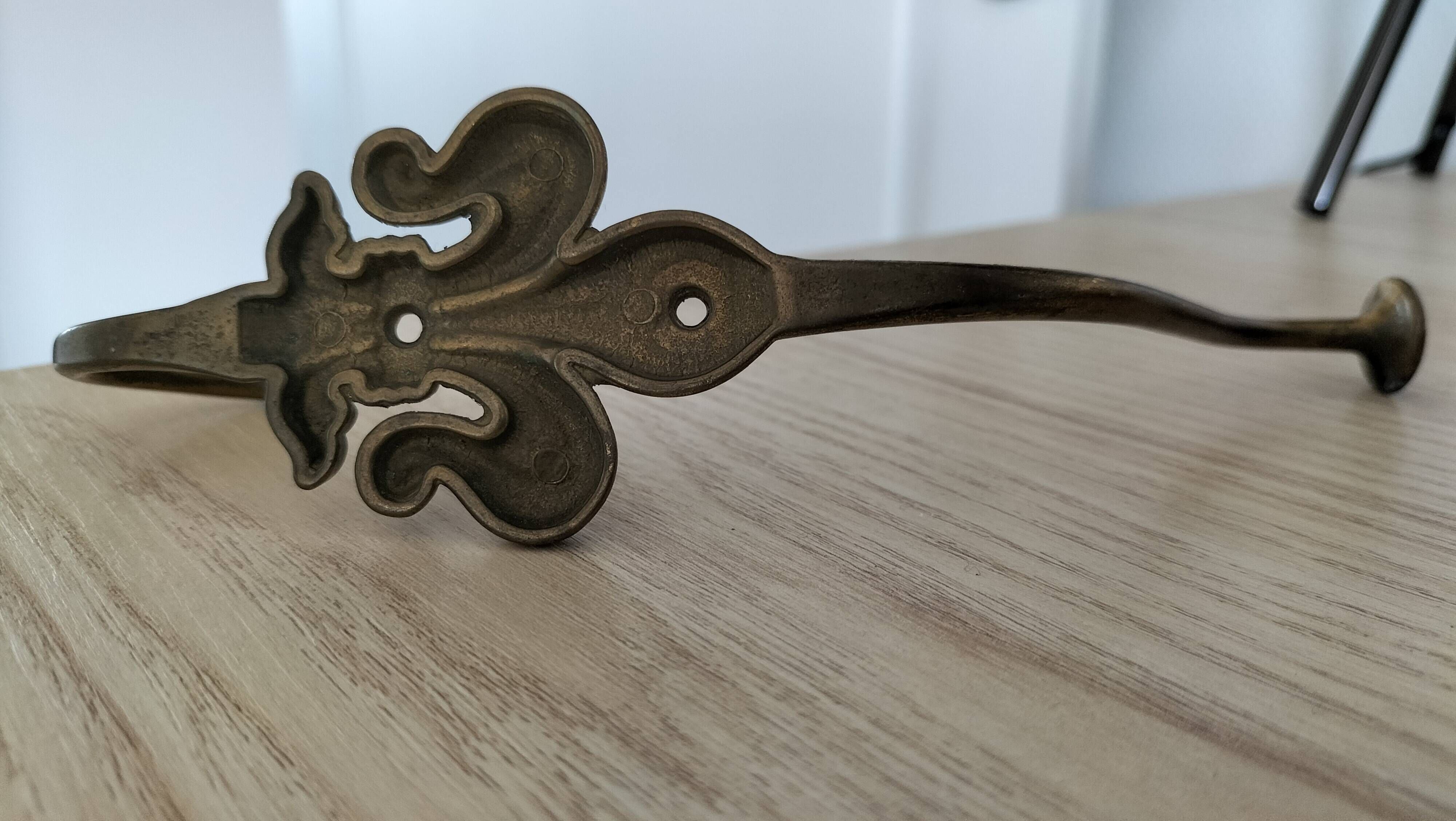 Coat hook