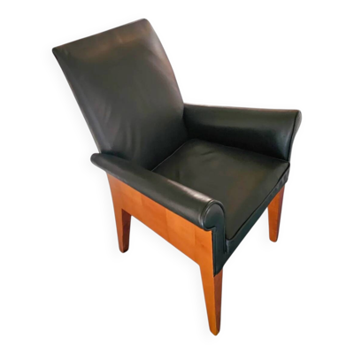 Fauteuil Paramount par Philippe Starck / cuir noir pour Driade / 1989