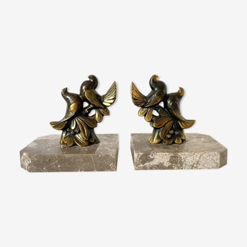 Pair of pigeon bookends