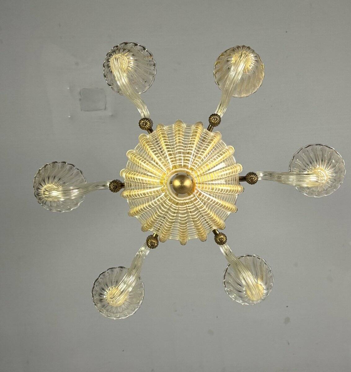 Venetian chandelier in gilded Murano glass with reticello pattern, 6 light arms, circa 1950