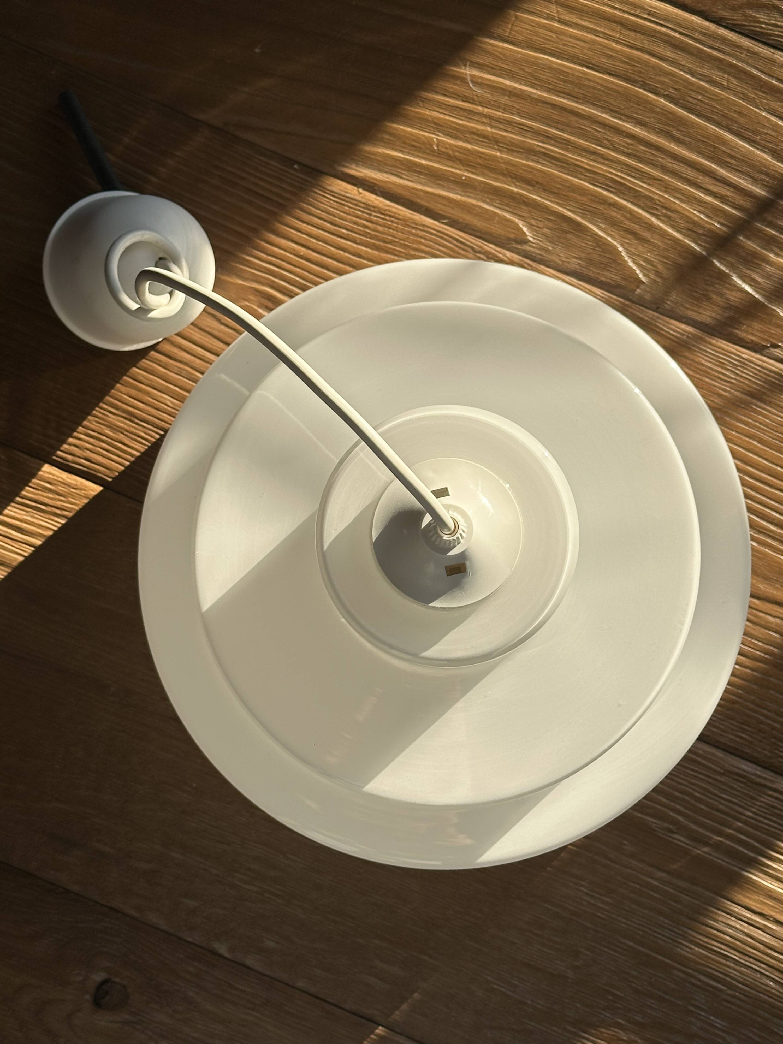 White vintage suspension – 70s style