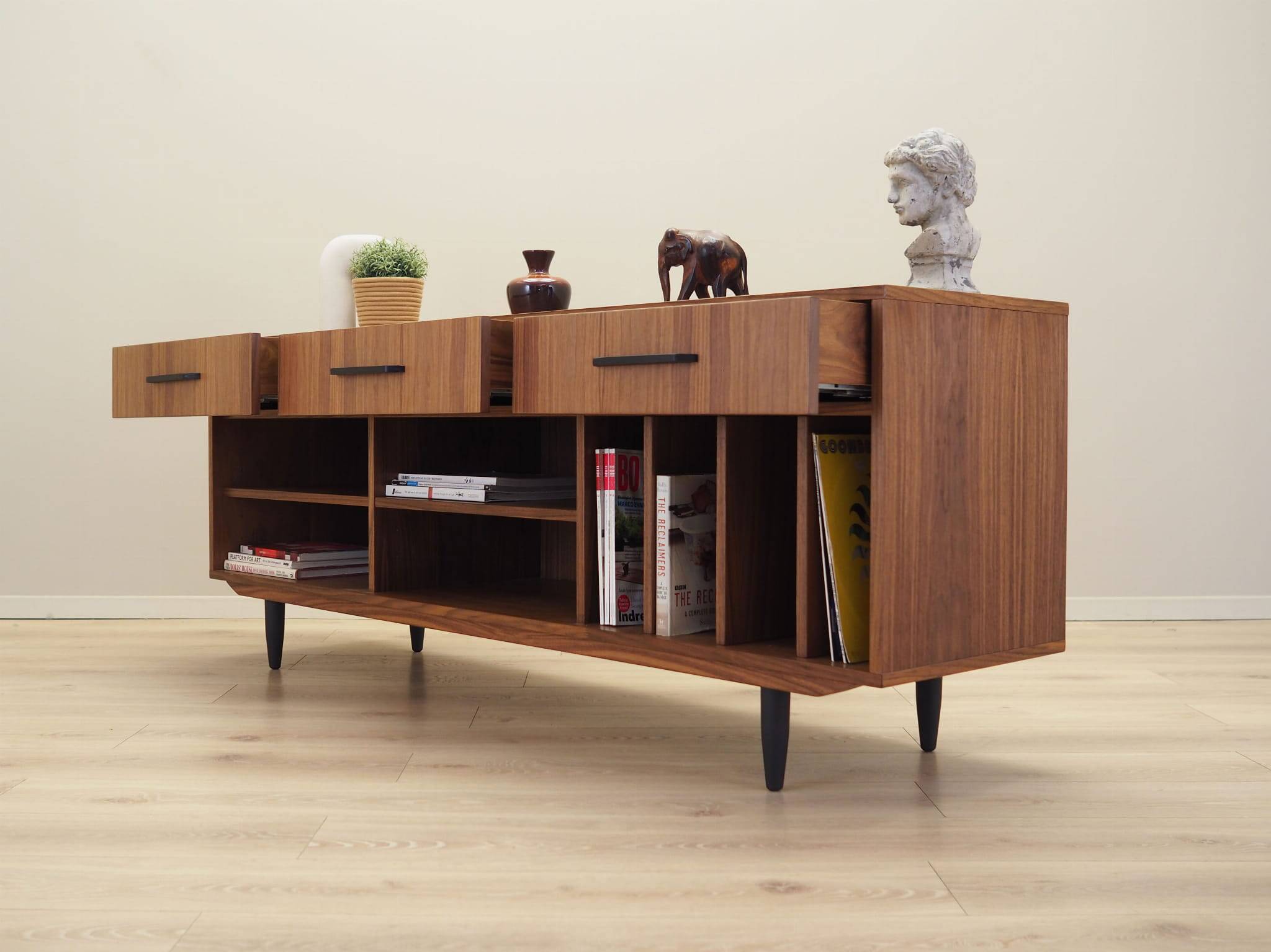 Enfilade en noyer, design scandinave
