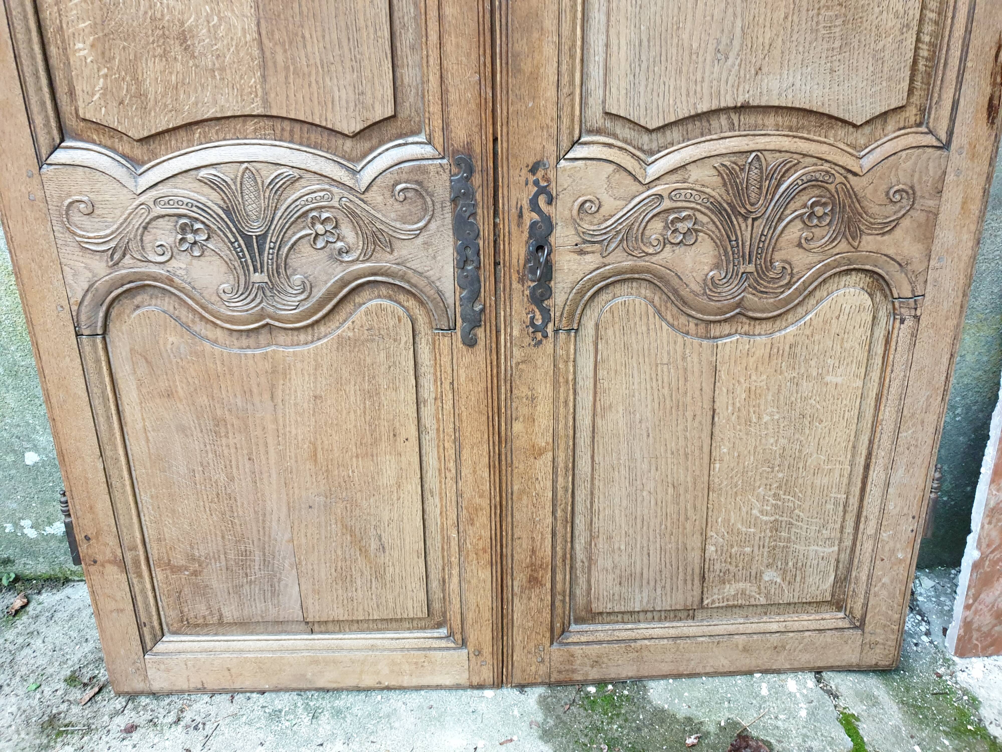 Double portes anciennes de placard