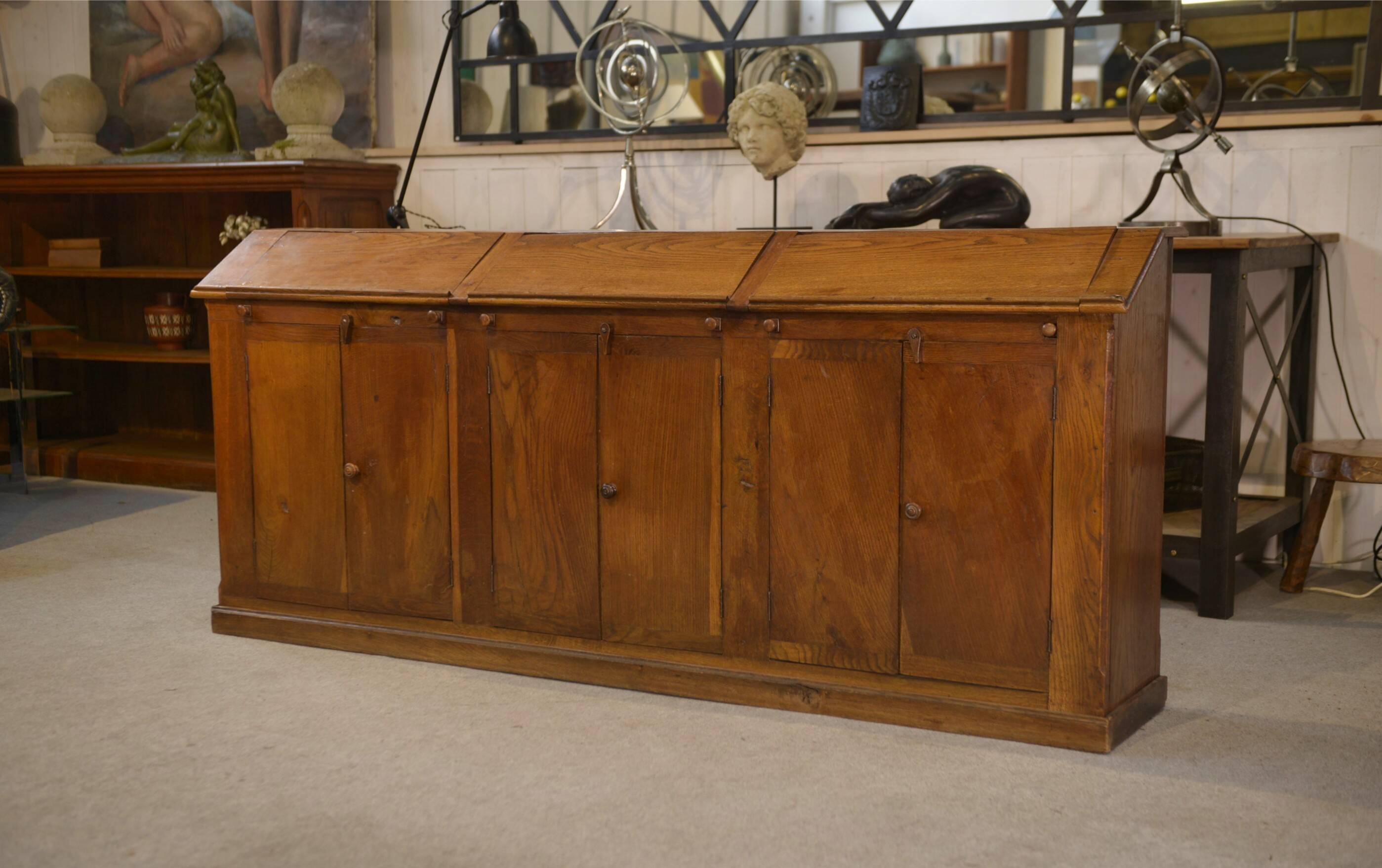 Grocer's counter / workshop furniture in solid oak from the 1920s