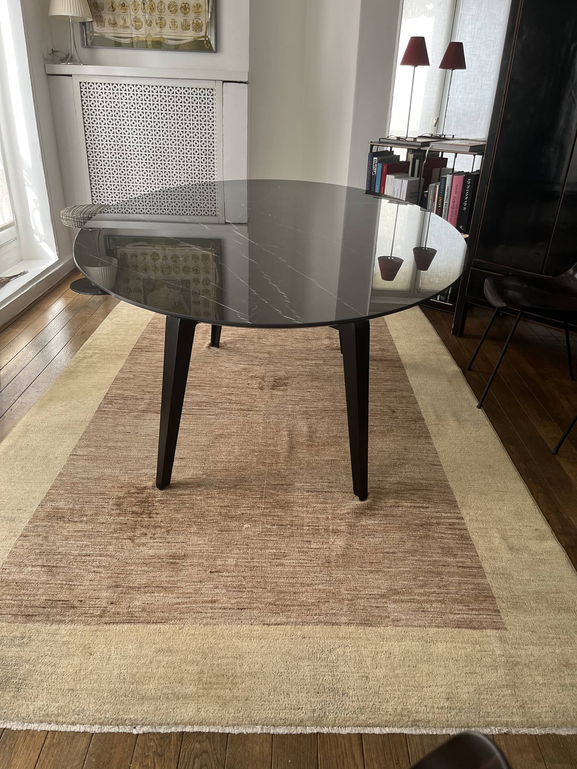 Oval dining table / Odessa by Ligne Roset