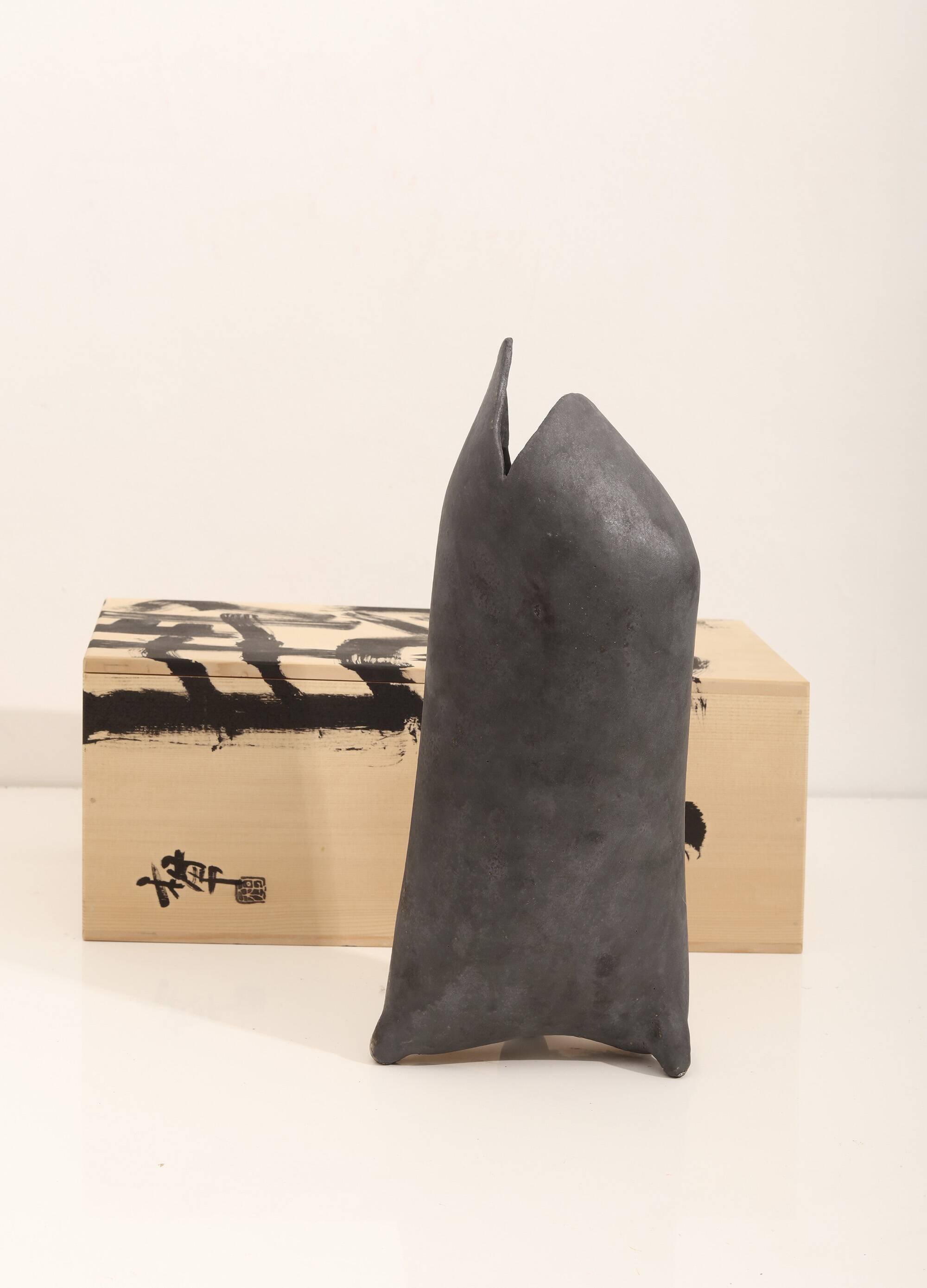 Pottery made by Japanese master potter Kazuo Takiguchi.