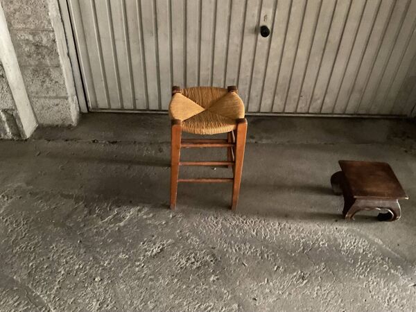 Tabouret vintage en bois et paille