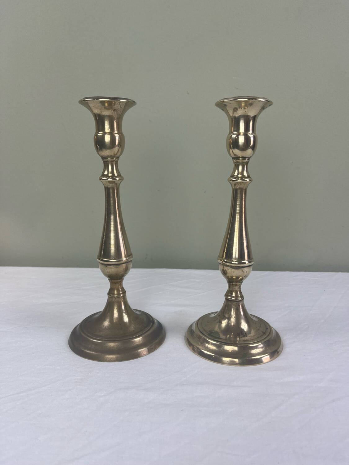 Paire de bougeoirs anciens
