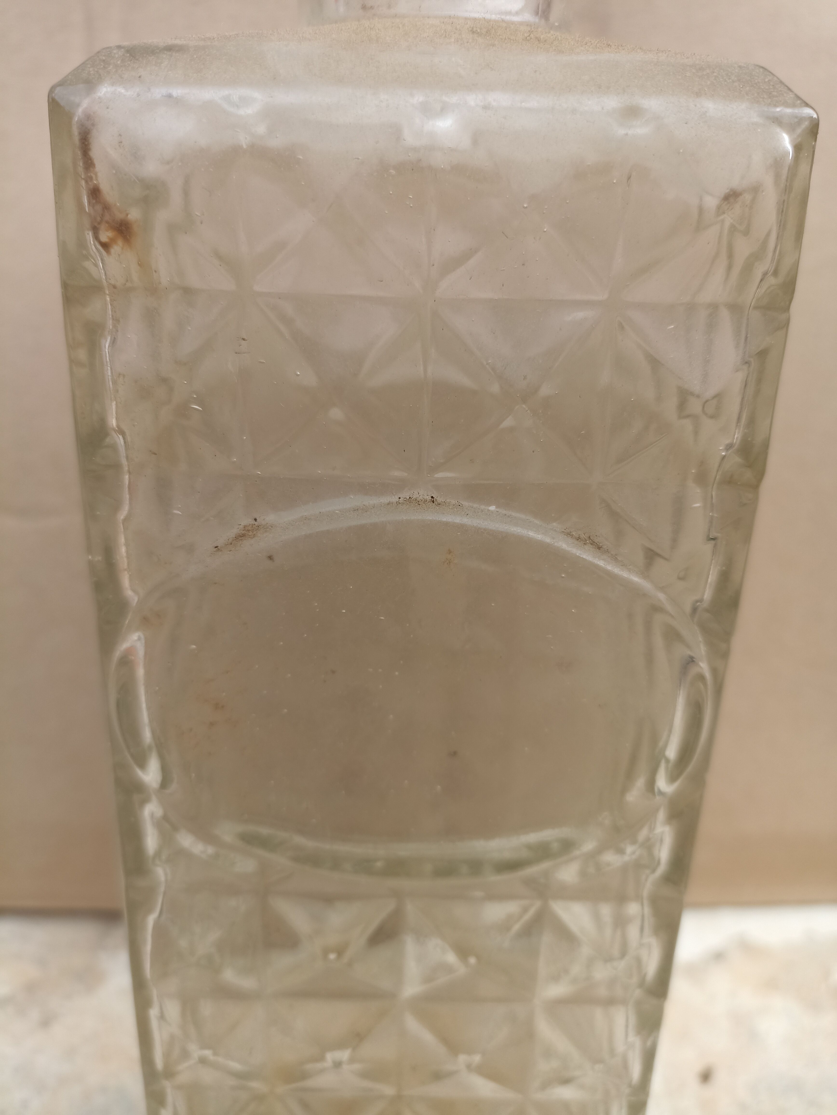 Glass whisky decanter