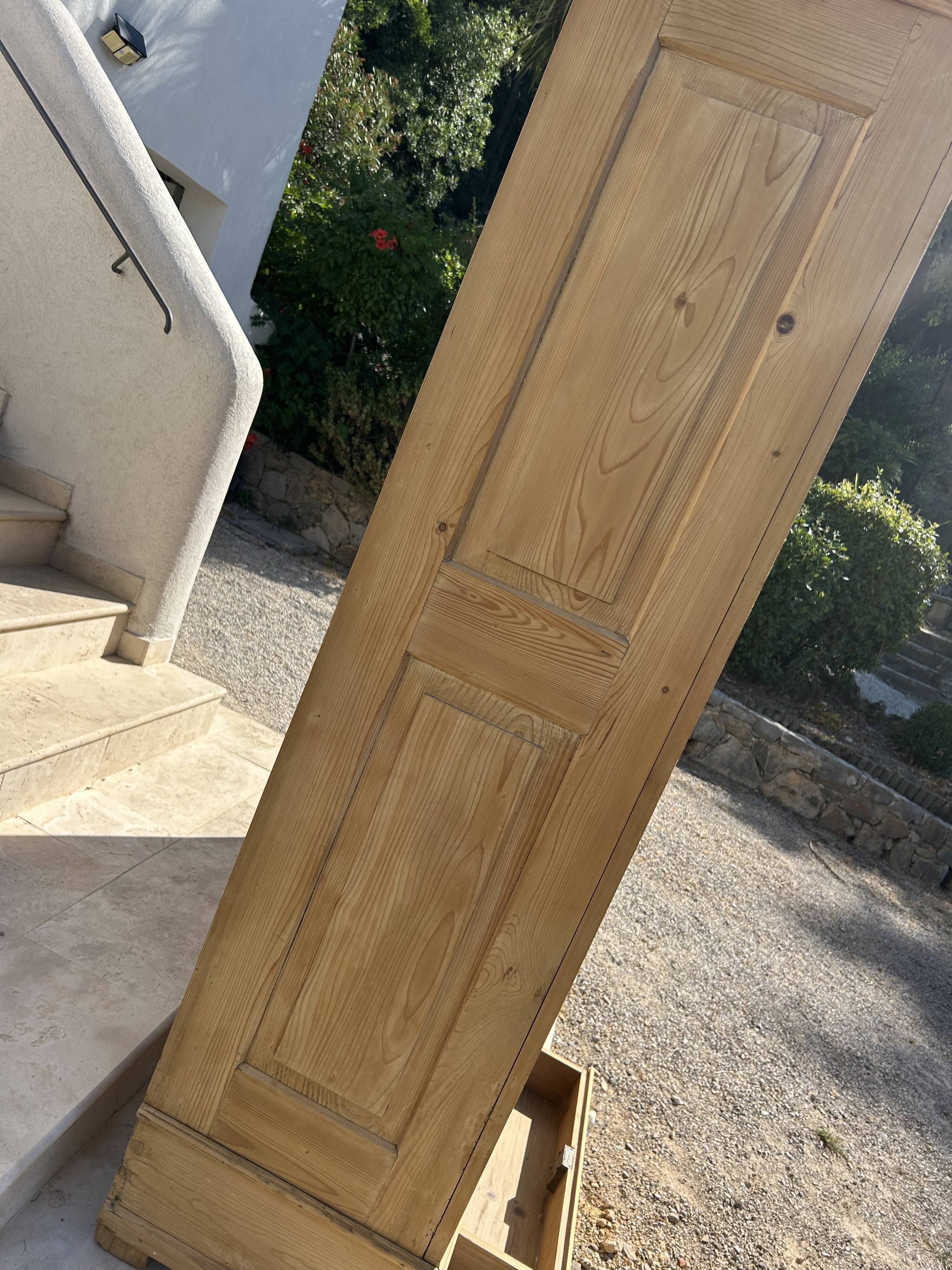 Grande armoire ancienne en pin