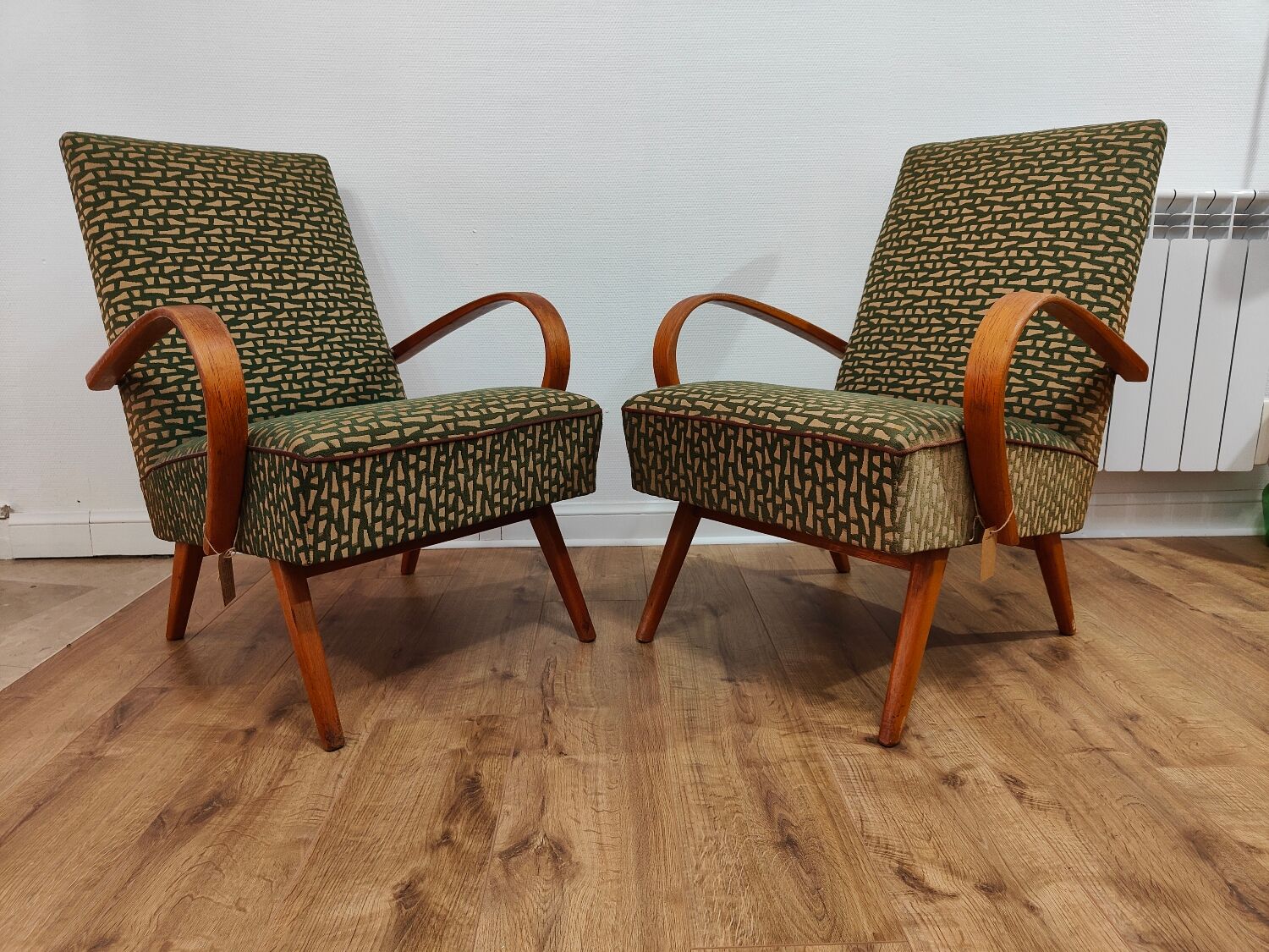 Paire de fauteuils 6952 par Jaroslav Smidek pour Ton