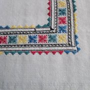 Petite nappe a thé ancienne brodée 60x60cm+6 serviettes assorties