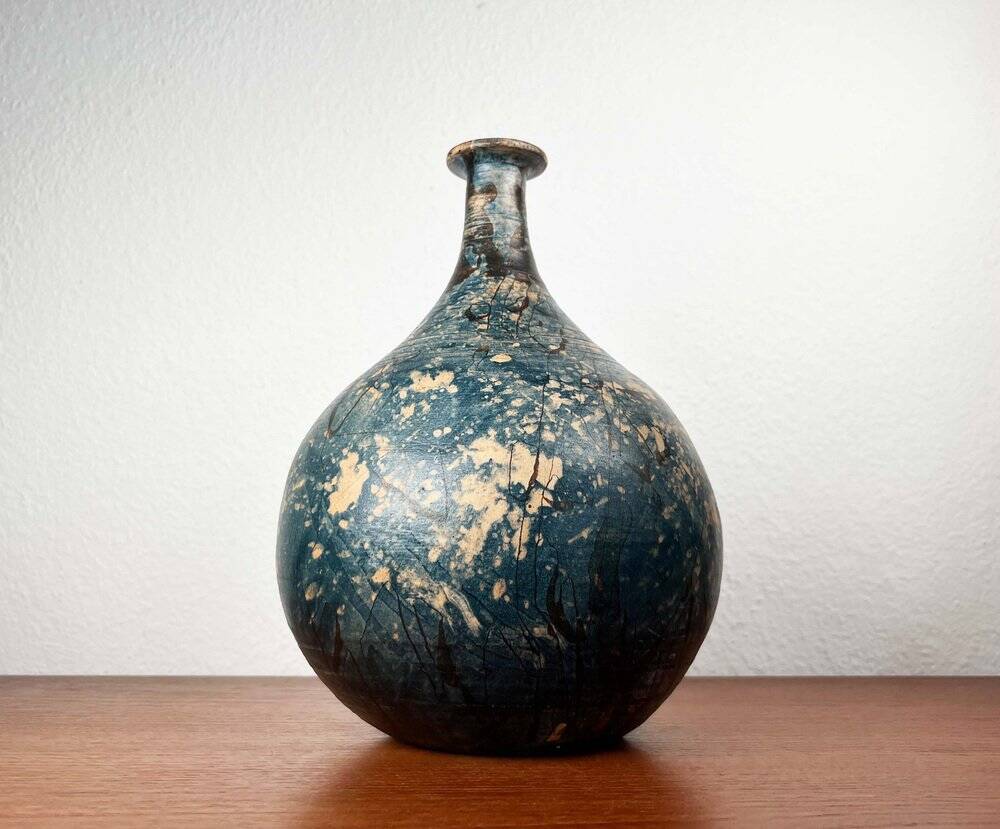 Brutalist mid-century studio pottery vase by Gerhard Liebenthron, 1975.
