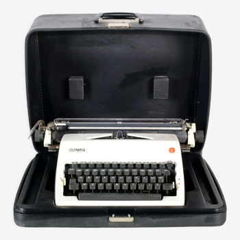 Machine a écrire Olympia avec valise