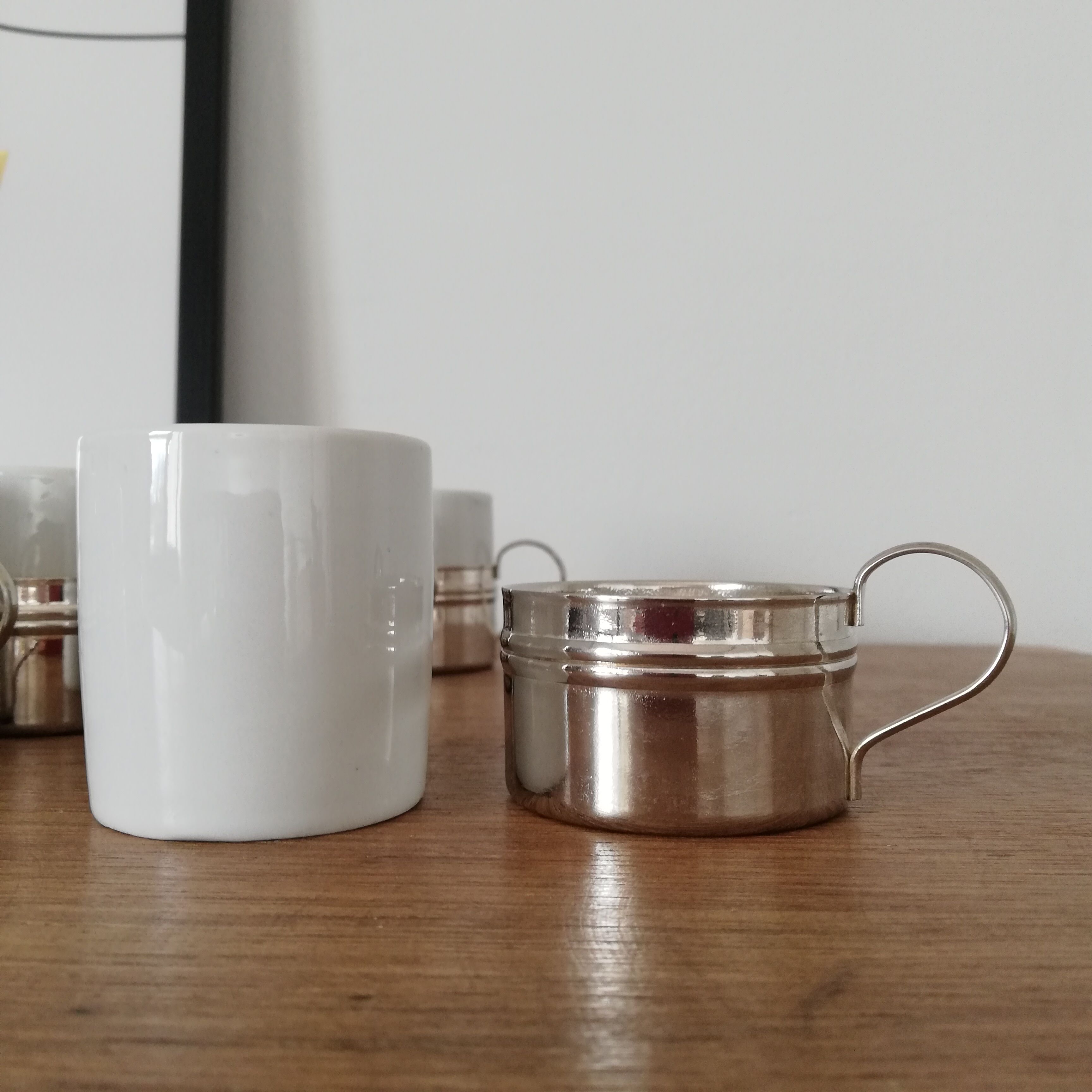 6 ceramic and metal coffee cups