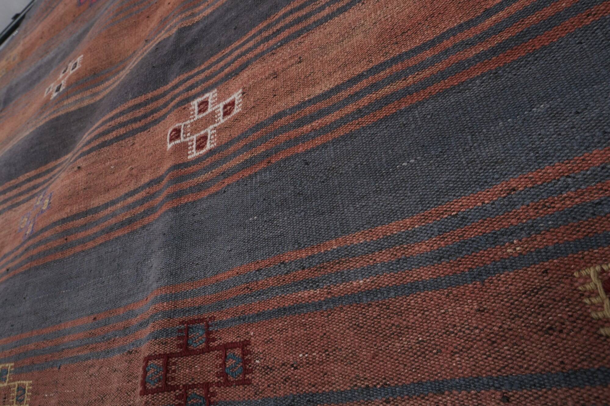 Vintage Turkish kilim, handwoven, 120x286 cm.