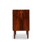 Buffet en placage de bois de rose par Carlo Jensen pour Hundevad & Co, années 1960